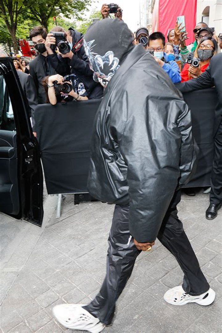 Kanye West In Full Face Mask Covering At Balenciaga Show Paris: Photos – Hollywood Life
