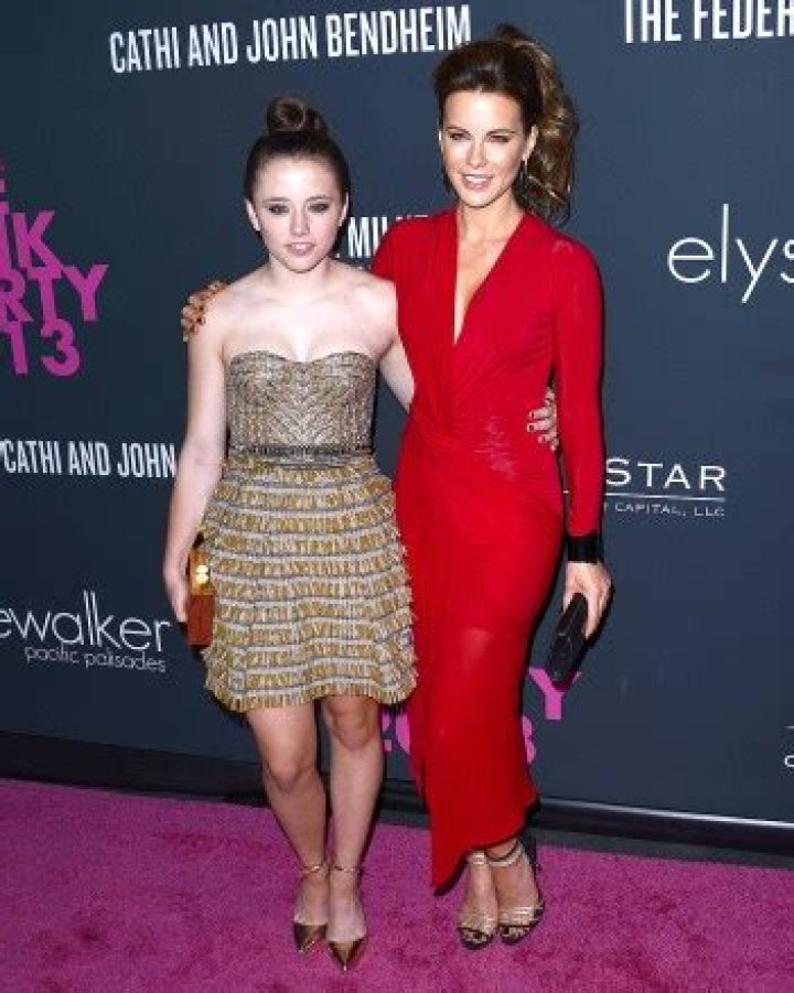 Kate Beckinsale’s Daughter Lily, 23 Looks Grown Up At Movie Premiere – Hollywood Life