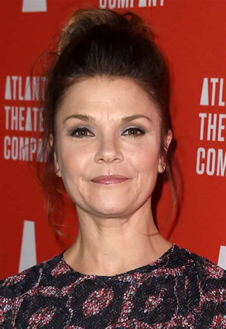 
Kathryn Erbe from “What About Bob?”: Net Worth, Family, Wiki 