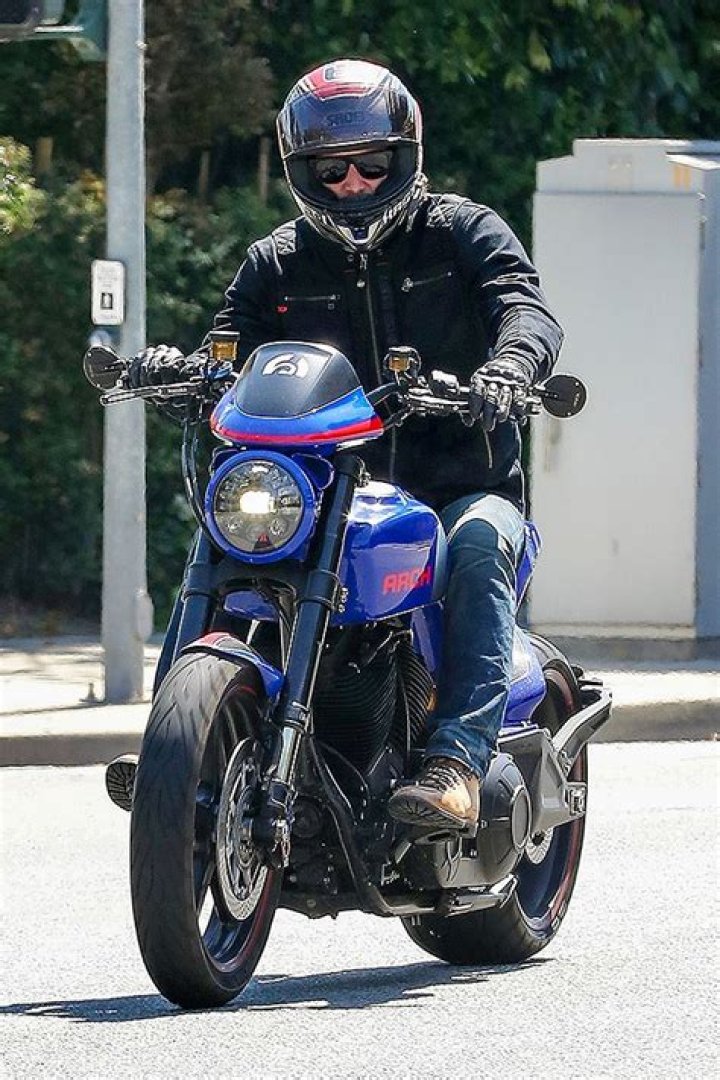 Keanu Reeves Goes For Motorcycle Ride In Los Angeles: Photos – Hollywood Life
