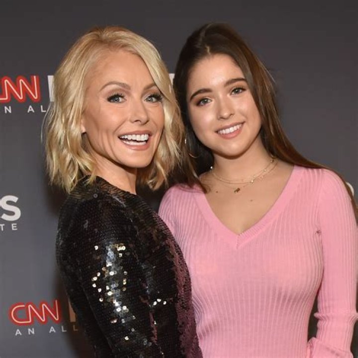 Kelly Ripa’s Daughter Lola Cringes Over Her Mom’s ‘Thirst Trap’ Pics Of Dad Mark Consuelos