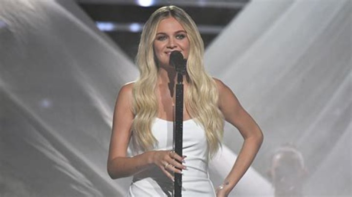 Kelsea Ballerini Denies People’s Country Music Awards Lip-Sync Rumors – Hollywood Life