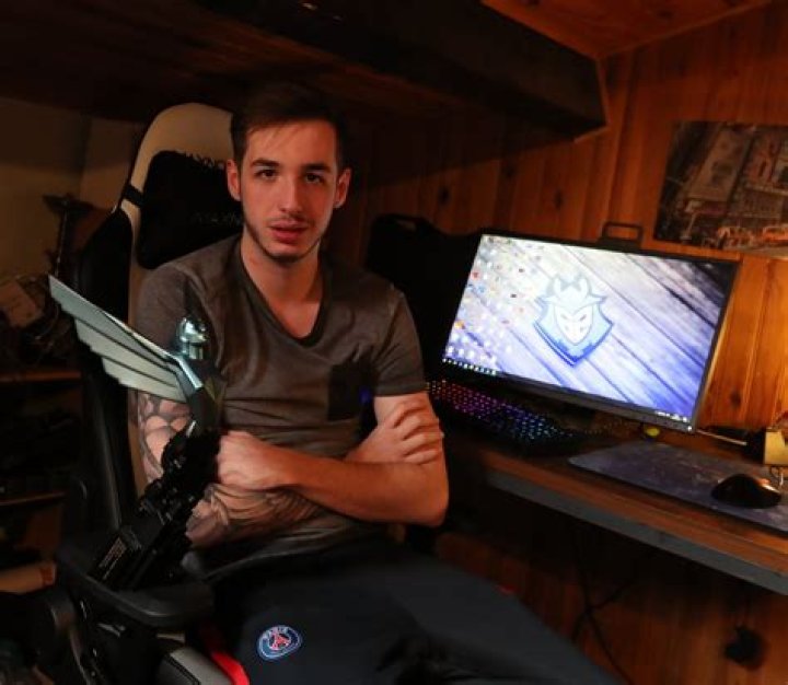 Gamer Kenny Schrub Biography- Salary, Earnings, Net worth, Married, Relationship, Girlfriend, Affair, Age, Height, Family, Nationality