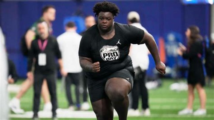 
Khalil Mack is the highest-paid defensive player in NFL history after a six-year, $141 million Contract Extension with Bears 