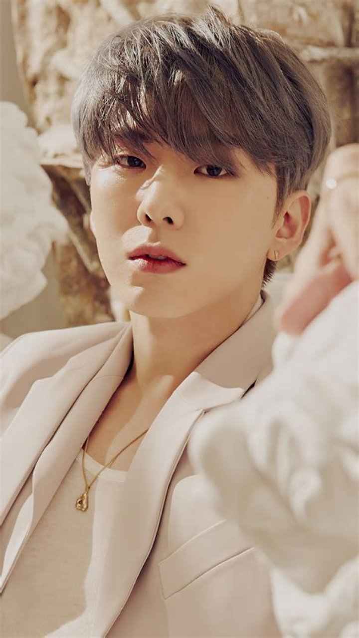 Kihyun (Yoo Ki-hyun) Height, Weight, Age, Body Statistics