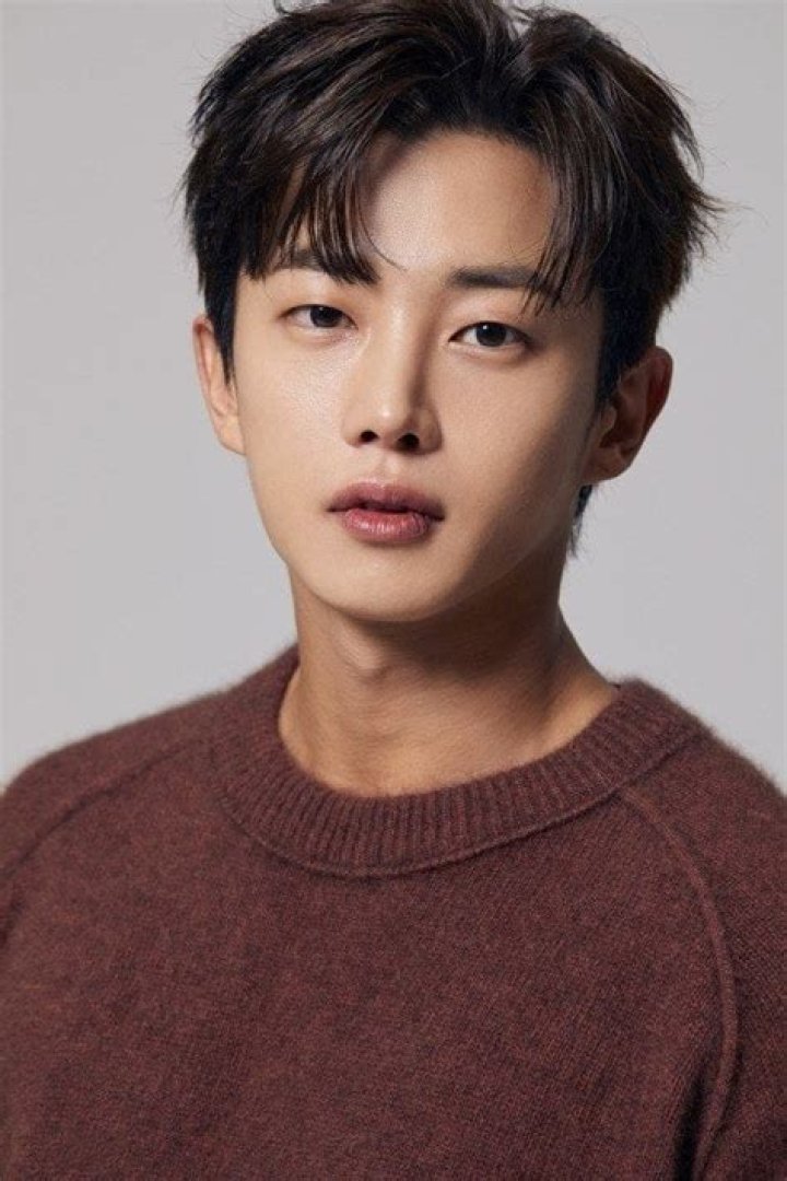 Kim Min-seok (Actor) Height, Weight, Age, Girlfriend, Biography, Facts