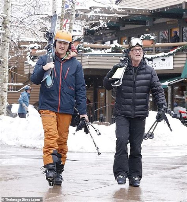 Kurt Russell & Son Wyatt Go Skiing Together In Aspen: Photos – Hollywood Life