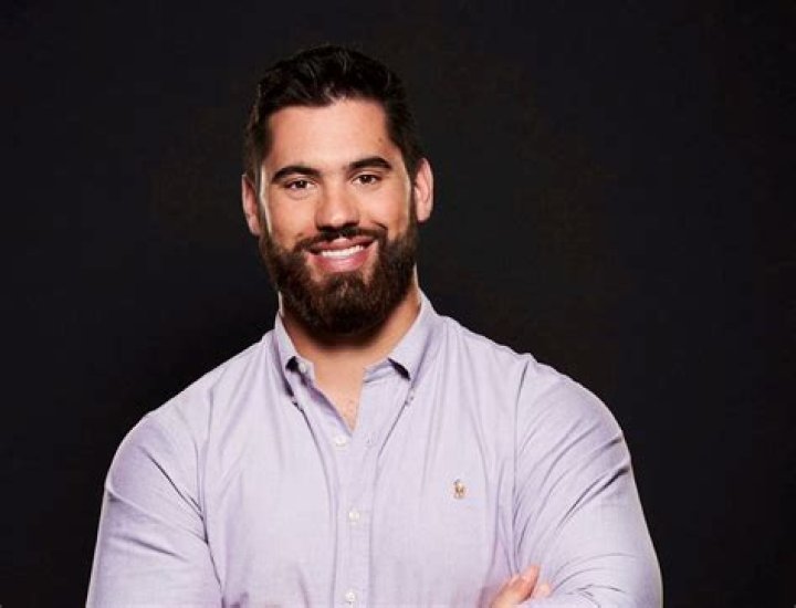 Laurent Duvernay-Tardif Net worth and Salary in 2020; Who is he Dating currently? Family, Girlfriend, Earnings, Contracts
