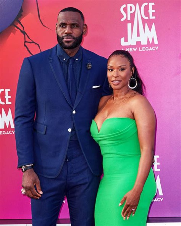 LeBron James & Wife Savannah Spotted On Rare Date Night Out Together At Nobu — Photo