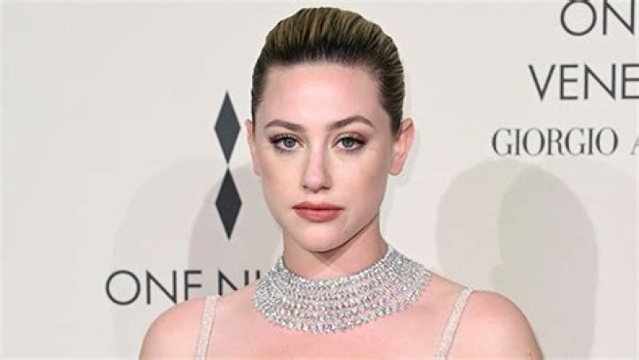 Lili Reinhart Goes Makeup-Free and Talks Acne Struggles: Photos – Hollywood Life