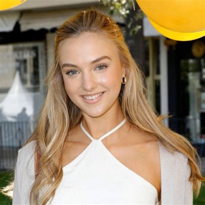 
Lilly Krug Height, Weight, Net Worth, Age, Birthday, Wikipedia, Who, Nationality, Biography 