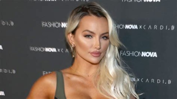Lindsey Pelas Net Worth | Celebrity Net Worth