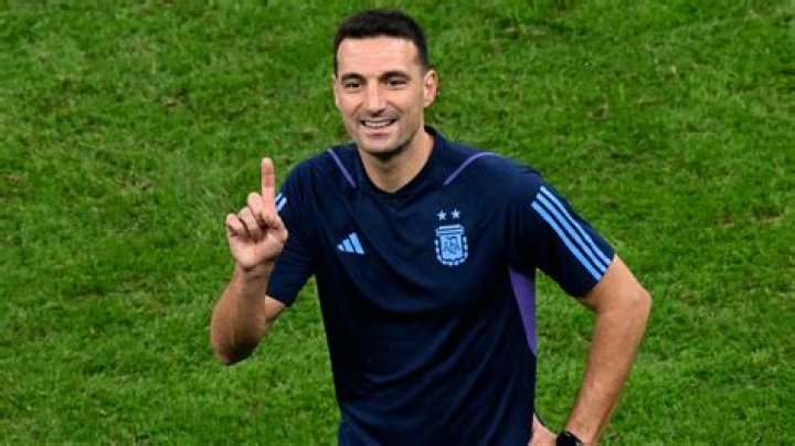 Who Is Lionel Scaloni's Wife? His Net Worth, Salary, Married Life, Kids, Coaching Career, Personal Life, Height,