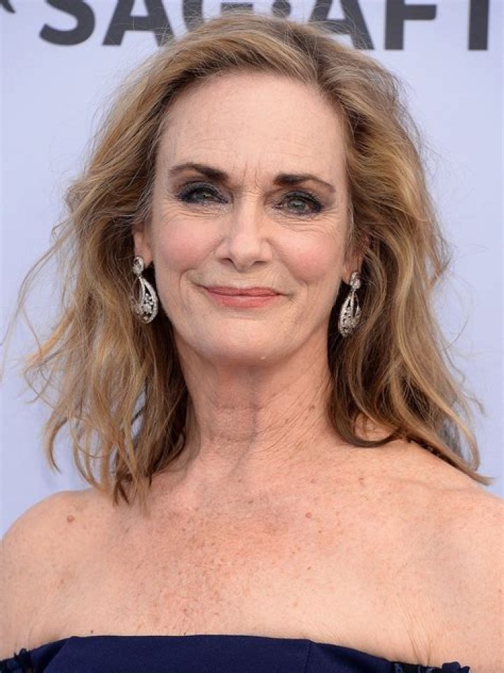 Lisa Emery Height, Weight, Age, Boyfriend, Family, Facts, Biography