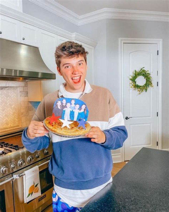 Logan Sharpe - Biography, Age, Wiki, Facts and Family