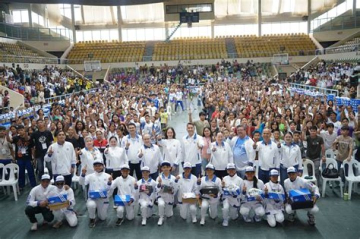 Lucy Torres Gomez Height, Weight, Age, Spouse, Family, Facts, Biography