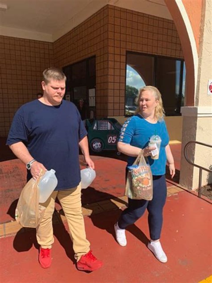 Mama June & BF Geno Spotted Roaming Casino Floor Despite Quarantine Warnings