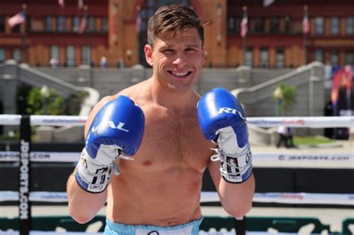 Mark DeLuca Boxing Stats and Earnings; What is his fight purse? His Family, Career, Relationship, Married Life, and Girlfriend