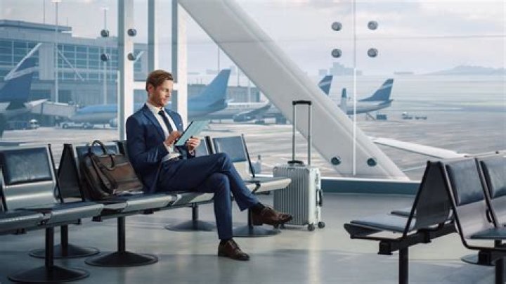 9 Must-Have Items You Should Always Bring to the Airport