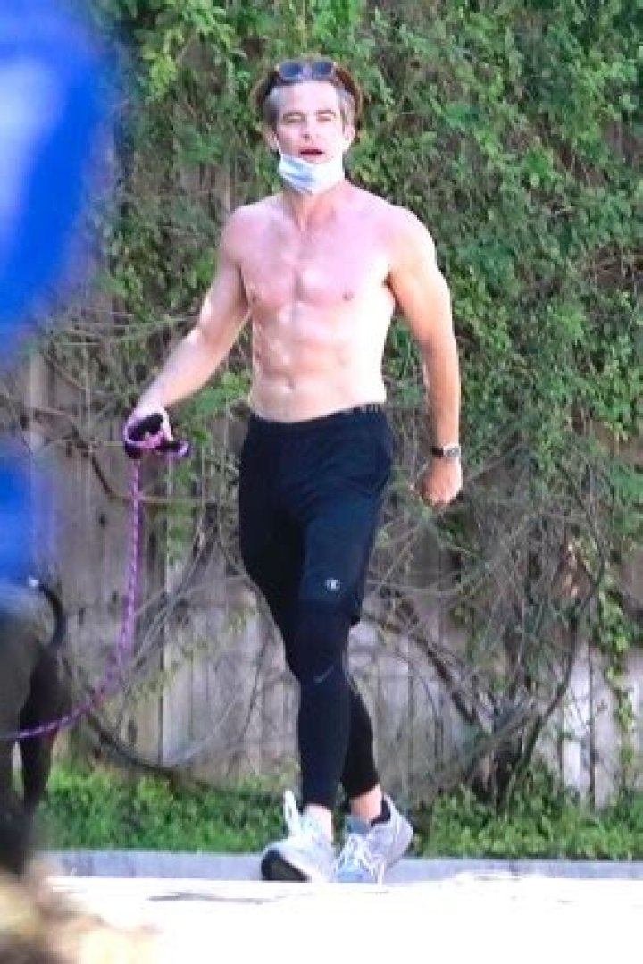 Niall Horan’s Shirtless Workout: Photos – Hollywood Life