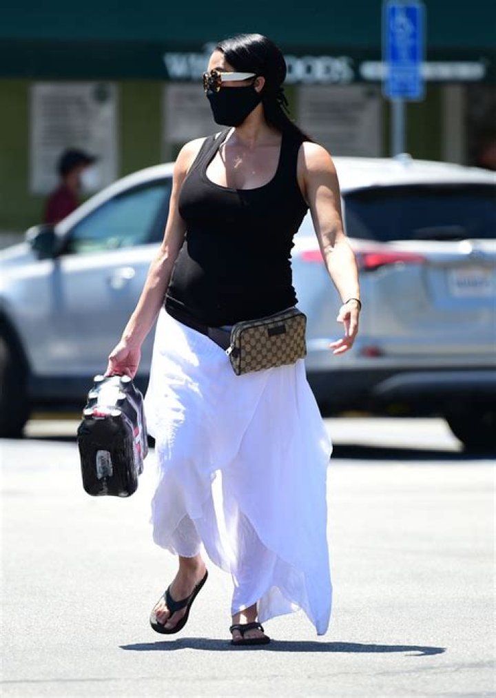 Nikki Bella Goes Makeup-Free & Shows Baby Bump On Grocery Run – Hollywood Life