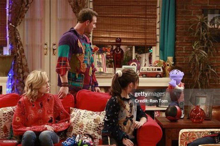 OANA GREGORY, RICHARD RUCCOLO, LANDRY BENDER, CRASH – Celeb Secrets