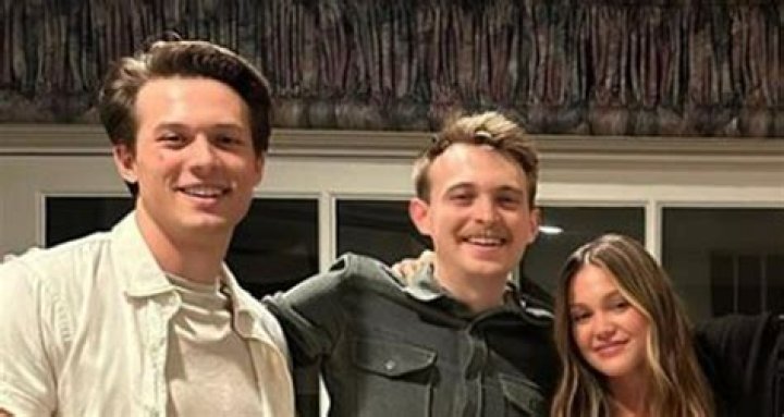 OLIVIA HOLT, DYLAN RILEY SNYDER, LEO HOWARD, MICHAEL EARL REID, HANNAH MCIALWAIN, VERNON WELLS – Celeb Secrets