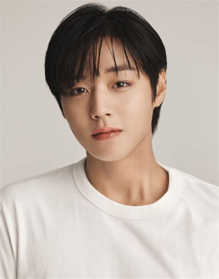 Park Ji-hoon Height, Weight, Age, Family, Facts, Education, Biography