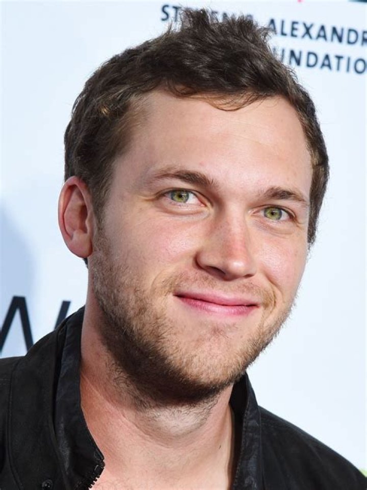 Phillip Phillips Height, Weight, Family, Spouse, Education, Biography