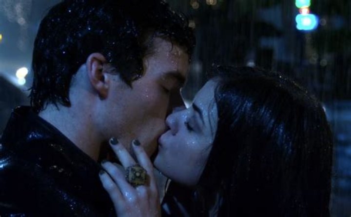 Aria & Ezra Break Up — Season 5 Episode 17 Recap – Hollywood Life