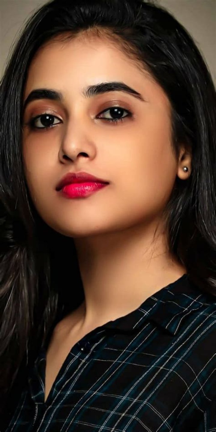Priyanka Arul Mohan Height, Weight, Age, Boyfriend, Biography, Facts