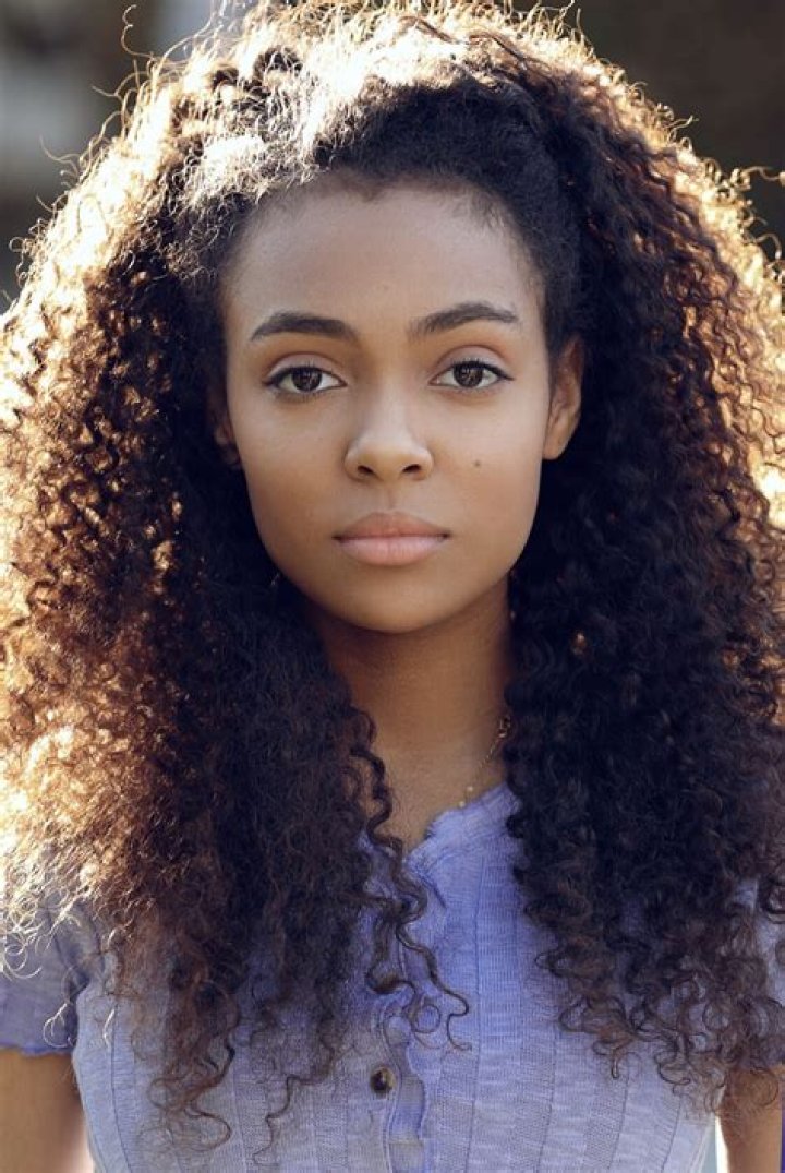 Getting to Know “Sydney to the Max” Star Cassidey Fralin – Celeb Secrets