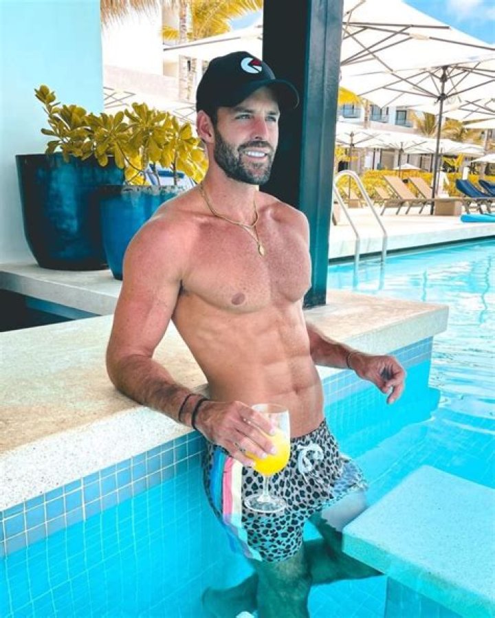 Robby Hayes Celebrity Profile – Hollywood Life