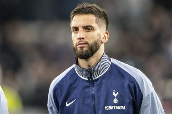 Rodrigo Bentancur Height, Weight, Age, Girlfriend, Family, Biography