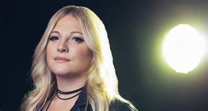 Rozes (Singer) Height, Weight, Age, Body Statistics