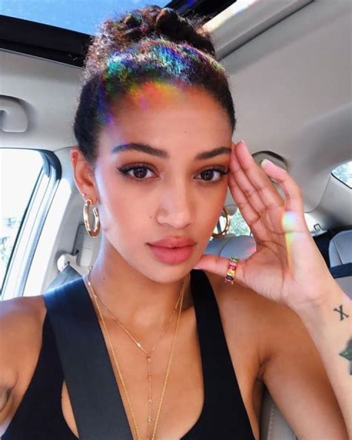 Samantha Logan Height, Age, Net Worth, Parents, Boyfriend