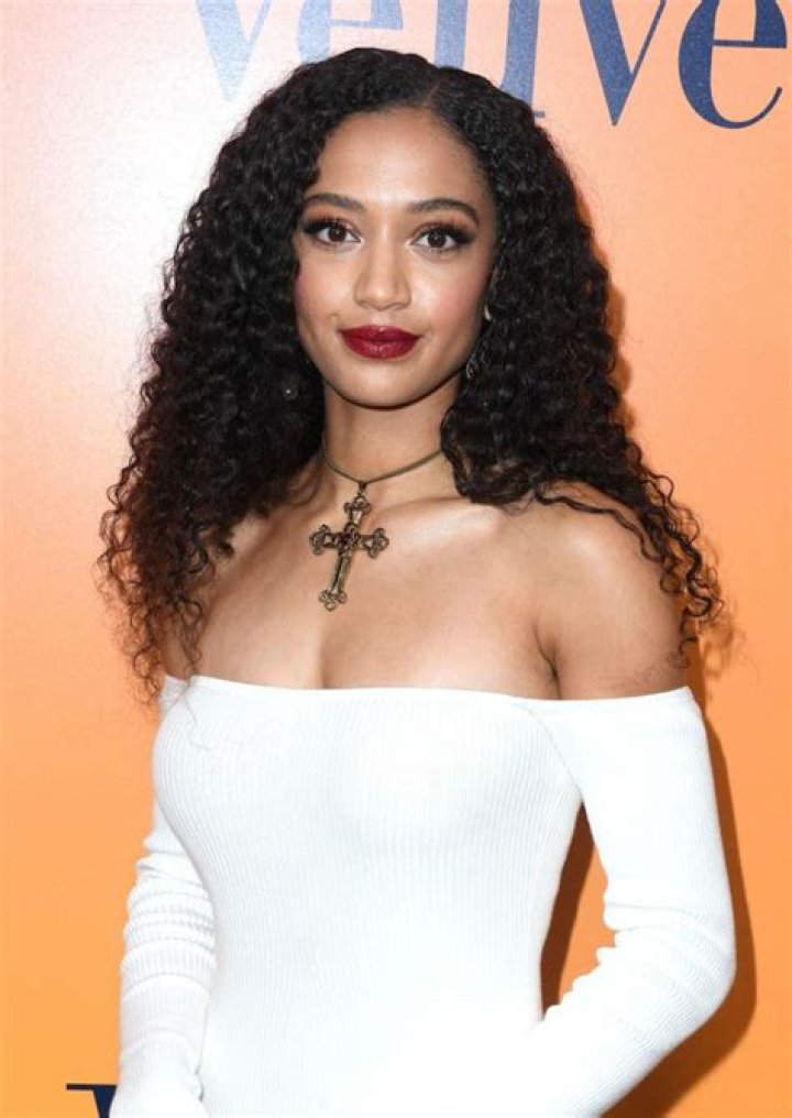 Samantha Logan Height, Weight, Age, Boyfriend, Family, Facts, Biography
