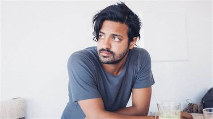 Hire Sameer Gadhia for a Corporate Event or Performance Booking.