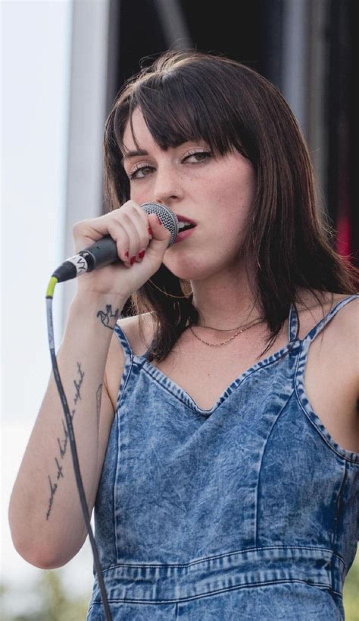 Sasha Sloan Height, Weight, Age, Boyfriend, Family, Facts, Biography