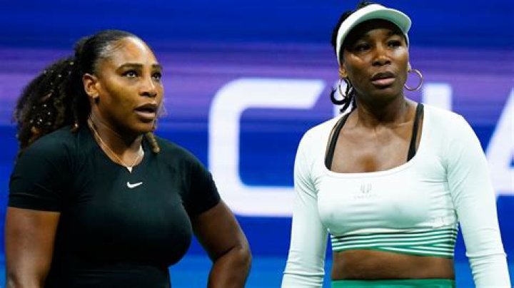 Serena Williams Does Squats, Planks & More During Intense Workout With Sister Venus — Watch