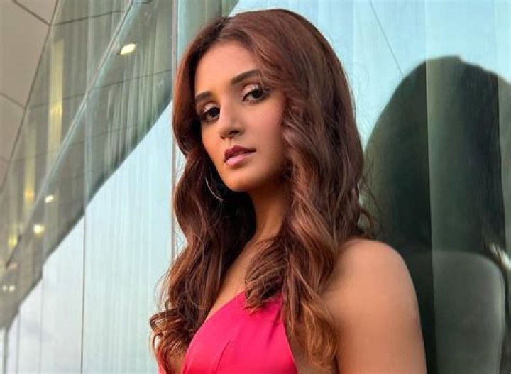 Shakti Mohan Height, Weight, Age, Boyfriend, Family, Facts, Biography