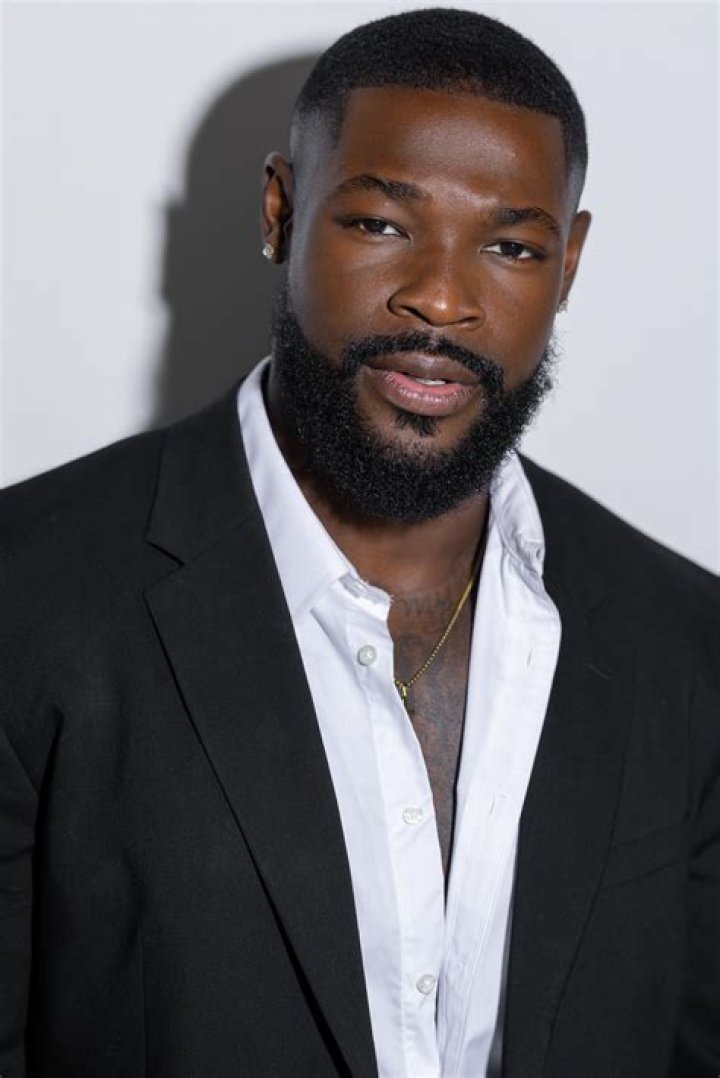 Shawn Wells Height, Weight, Age, Girlfriend, Family, Facts