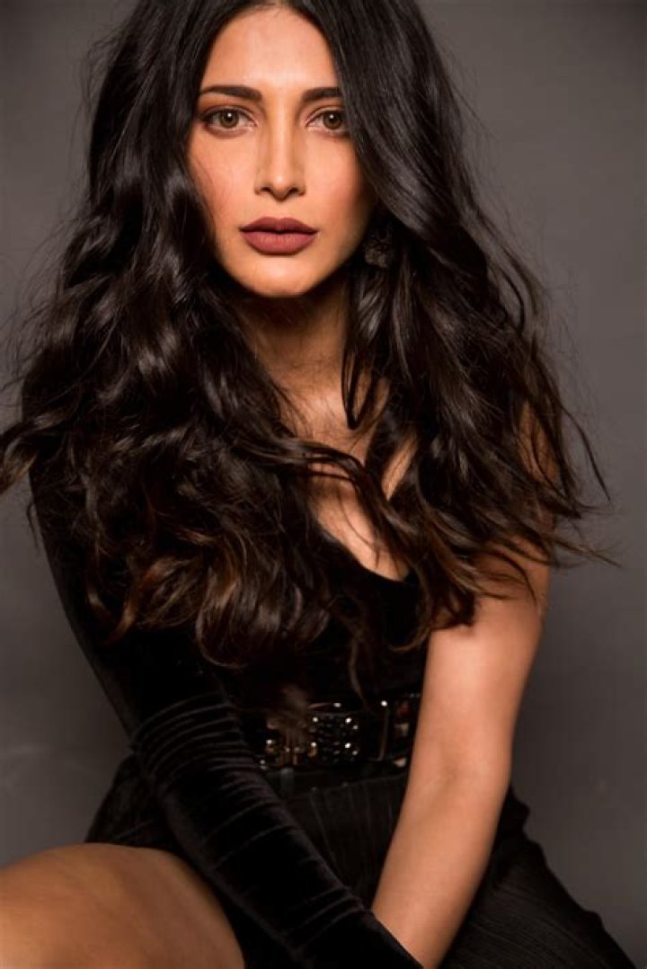 Shruti Haasan Height, Weight, Age, Boyfriend, Family, Facts, Biography