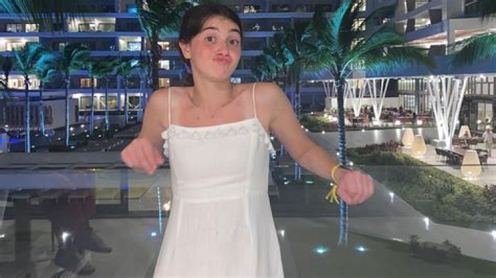 Sima Hesri Height, Weight, Age, Boyfriend, Family, Facts, Biography