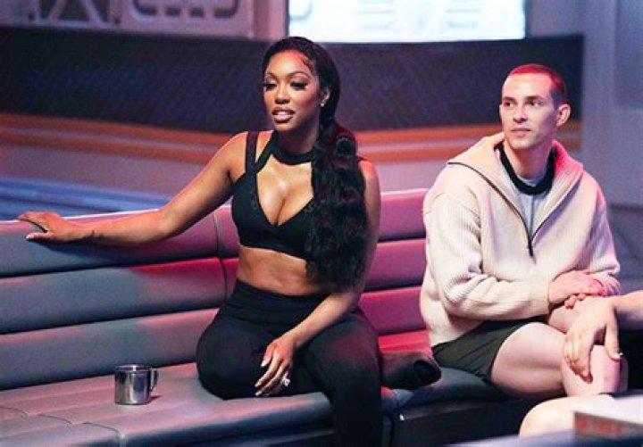 Tinashe Sings The National Anthem (Exclusive) – Hollywood Life