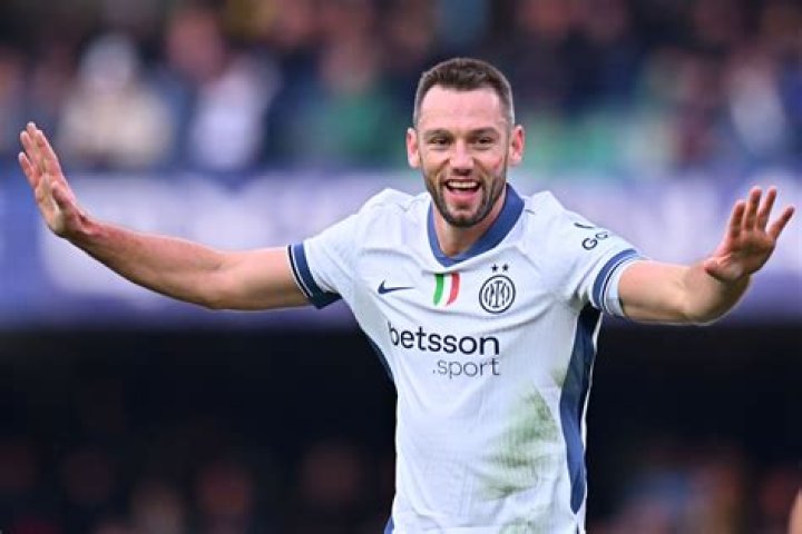 Stefan de Vrij | Bio-Salary, Net Worth, Stats, Girlfriend, Instagram, Parents, Wiki, FIFA 22