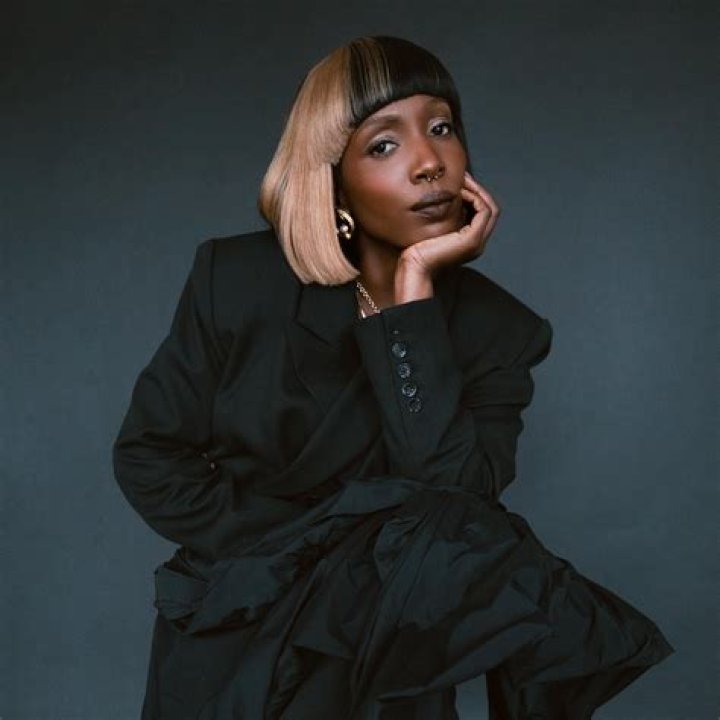 Tamara Lawrance Height, Weight, Age, Body Statistics