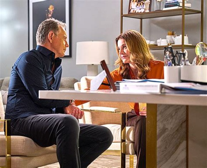 ‘The Resident’ Preview: Kit & Bell Meet Up With A Person From Kit’s Past