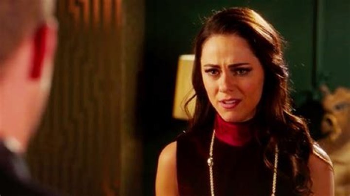 ‘The Royals’ Recap: Jasper Makes A Heartbreaking Sacrifice For Eleanor