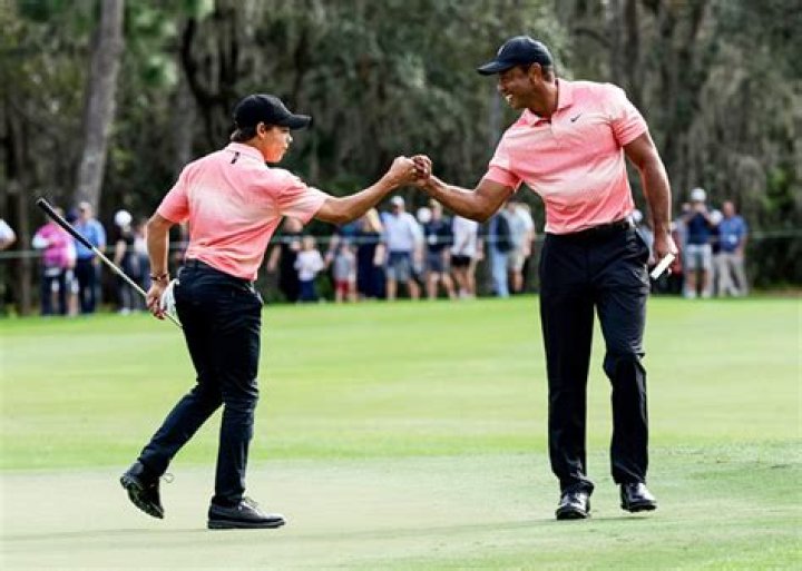 Tiger Woods & Son Charlie Fist Bump At 2022 PNC Championship: Photo – Hollywood Life